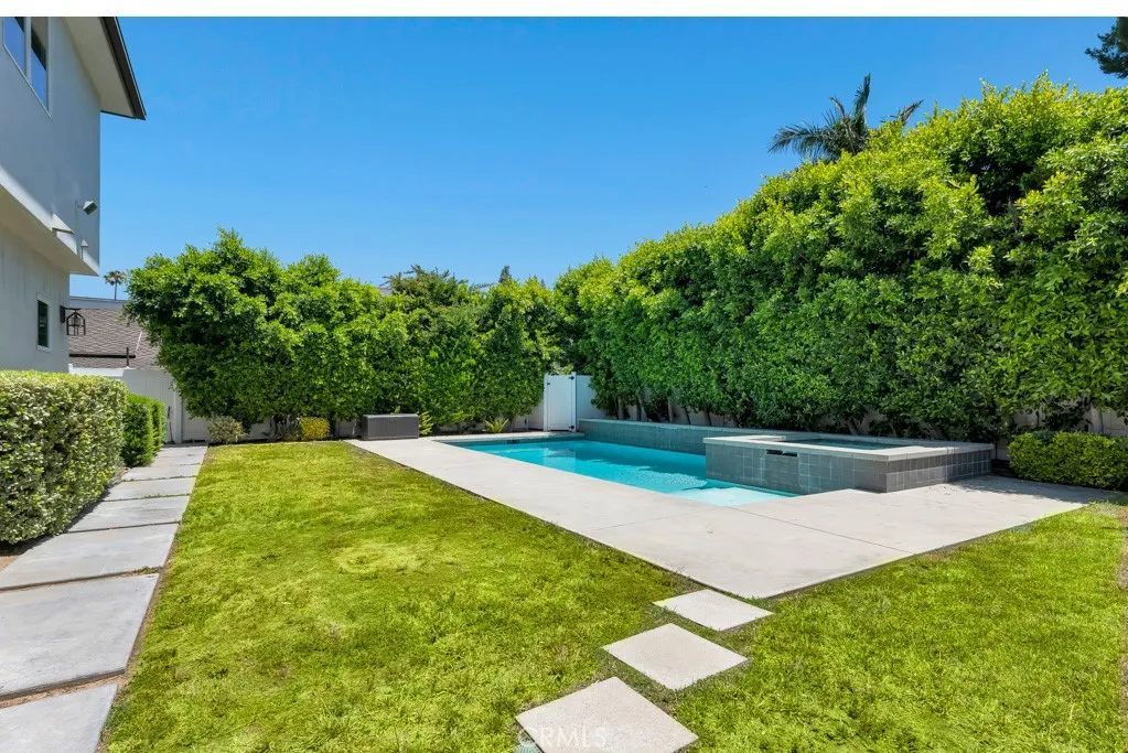 Sherman Oaks, California 91403, United States, 6 Bedrooms Bedrooms, ,5 BathroomsBathrooms,Residential,Active,157184