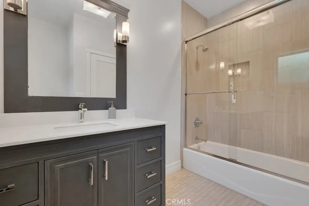 Sherman Oaks, California 91403, United States, 6 Bedrooms Bedrooms, ,5 BathroomsBathrooms,Residential,Active,157184