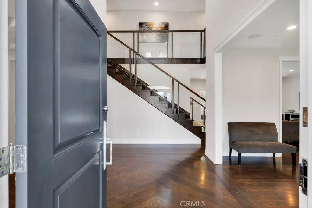 Sherman Oaks, California 91403, United States, 6 Bedrooms Bedrooms, ,5 BathroomsBathrooms,Residential,Active,157184