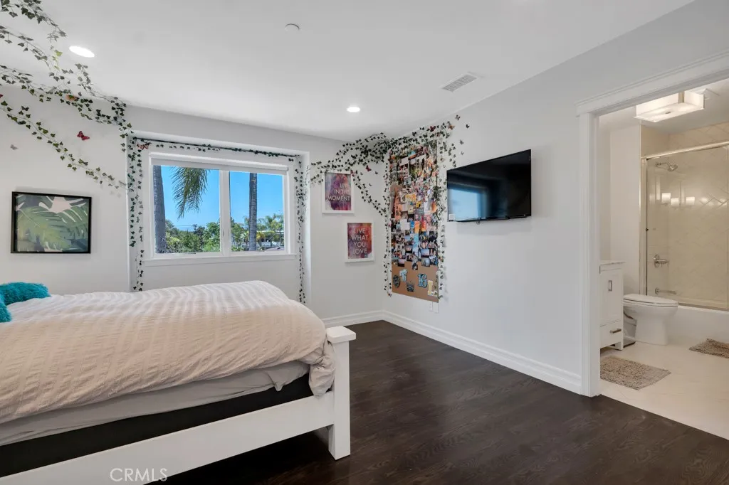 Sherman Oaks, California 91403, United States, 6 Bedrooms Bedrooms, ,5 BathroomsBathrooms,Residential,Active,157184