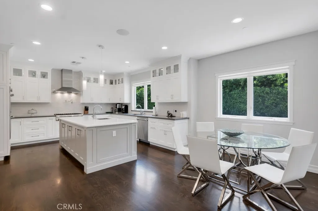 Sherman Oaks, California 91403, United States, 6 Bedrooms Bedrooms, ,5 BathroomsBathrooms,Residential,Active,157184