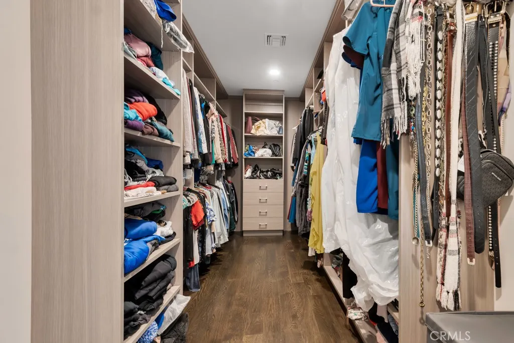 Sherman Oaks, California 91403, United States, 6 Bedrooms Bedrooms, ,5 BathroomsBathrooms,Residential,Active,157184