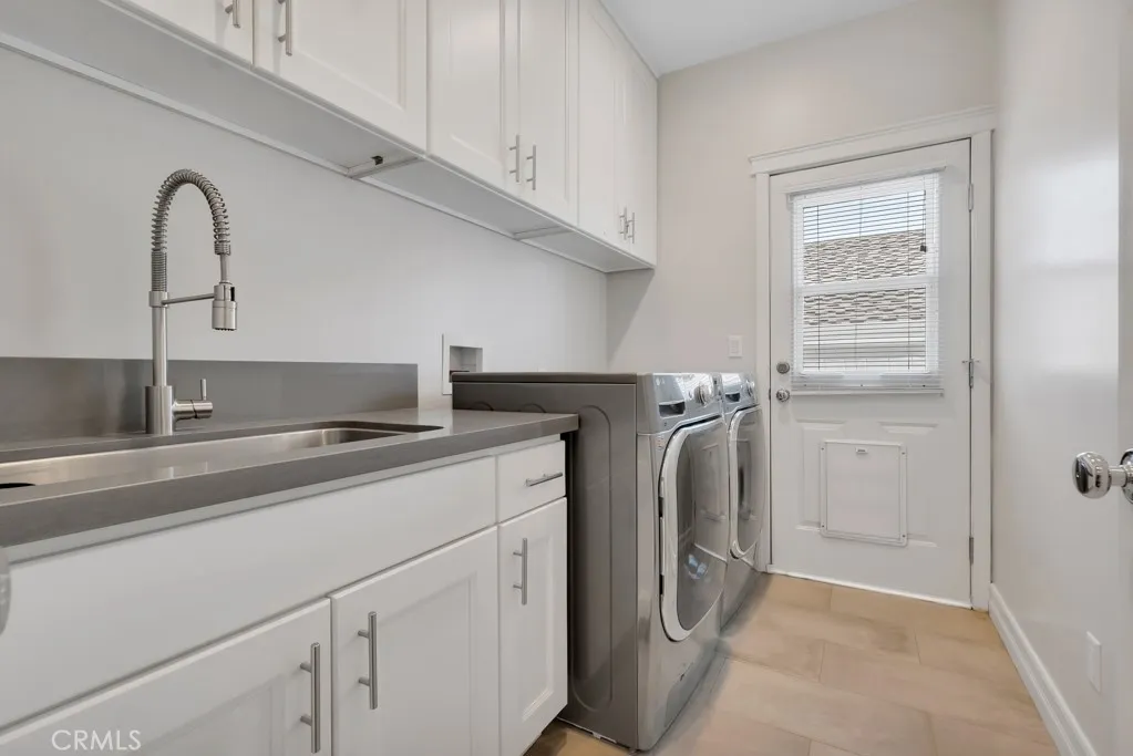 Sherman Oaks, California 91403, United States, 6 Bedrooms Bedrooms, ,5 BathroomsBathrooms,Residential,Active,157184