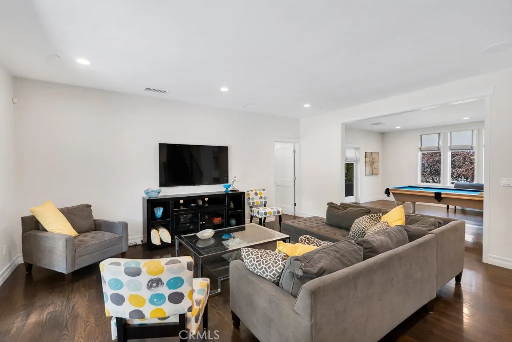 Sherman Oaks, California 91403, United States, 6 Bedrooms Bedrooms, ,5 BathroomsBathrooms,Residential,Active,157184