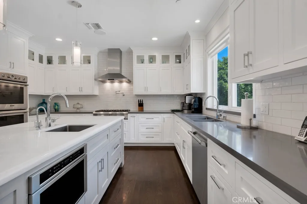 Sherman Oaks, California 91403, United States, 6 Bedrooms Bedrooms, ,5 BathroomsBathrooms,Residential,Active,157184