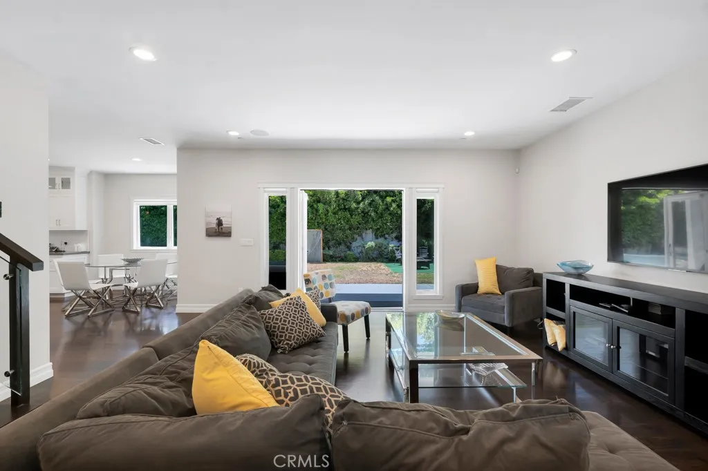 Sherman Oaks, California 91403, United States, 6 Bedrooms Bedrooms, ,5 BathroomsBathrooms,Residential,Active,157184