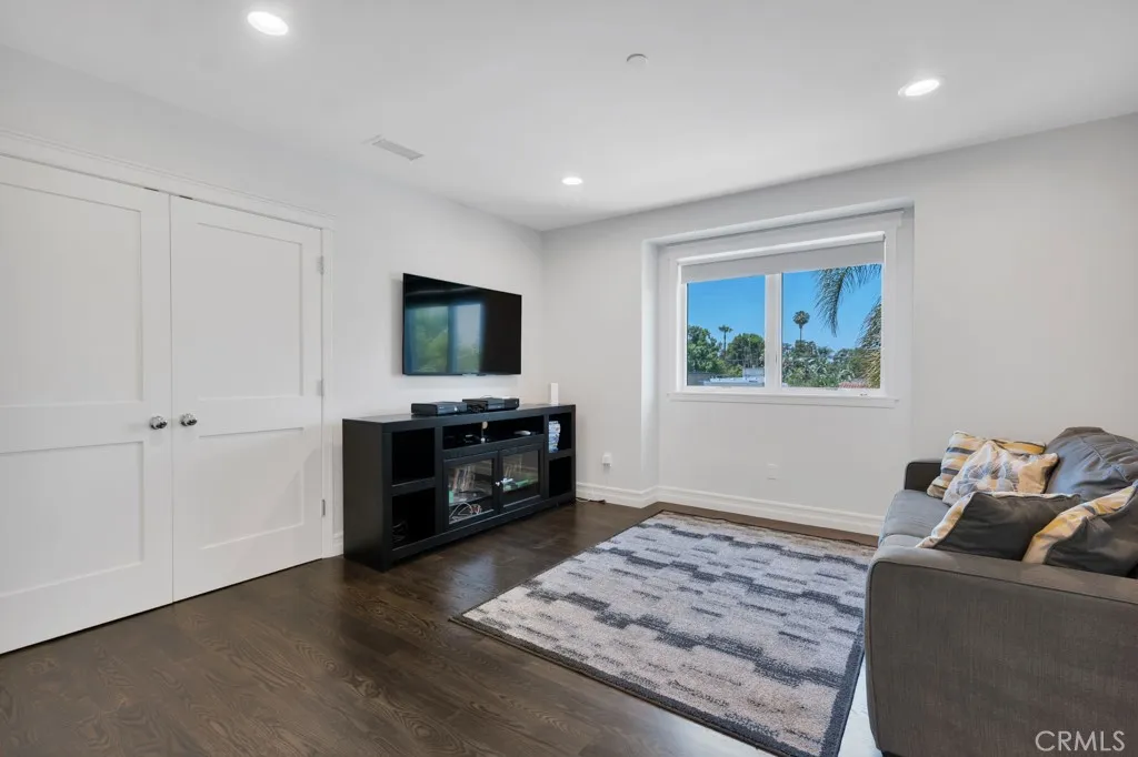 Sherman Oaks, California 91403, United States, 6 Bedrooms Bedrooms, ,5 BathroomsBathrooms,Residential,Active,157184