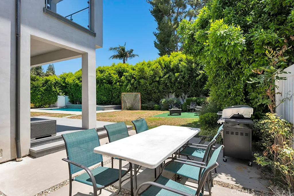 Sherman Oaks, California 91403, United States, 6 Bedrooms Bedrooms, ,5 BathroomsBathrooms,Residential,Active,157184