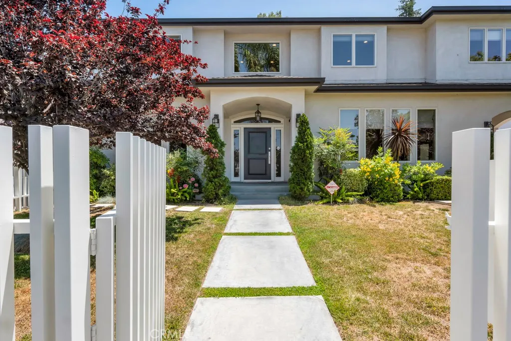 Sherman Oaks, California 91403, United States, 6 Bedrooms Bedrooms, ,5 BathroomsBathrooms,Residential,Active,157184