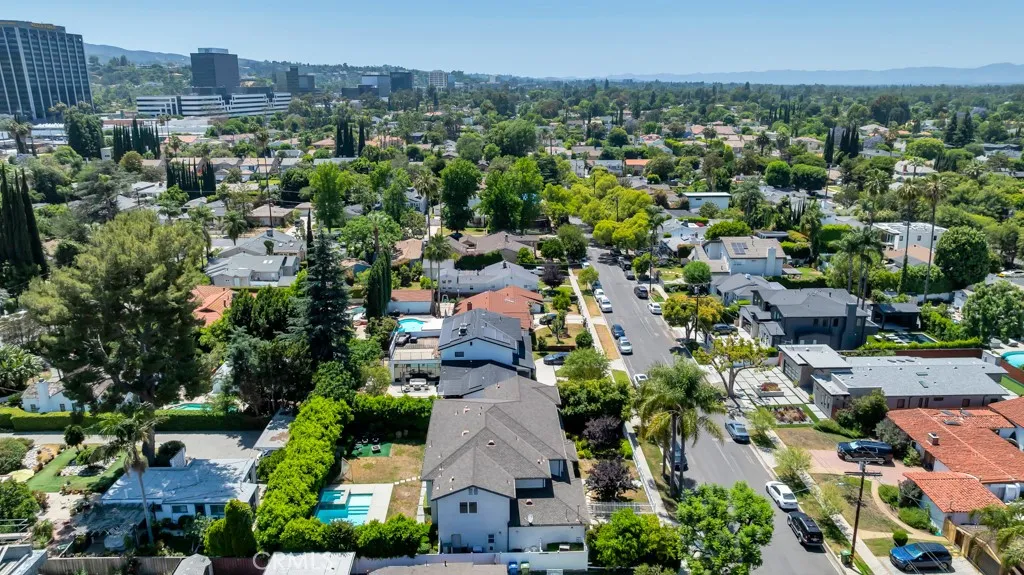 Sherman Oaks, California 91403, United States, 6 Bedrooms Bedrooms, ,5 BathroomsBathrooms,Residential,Active,157184