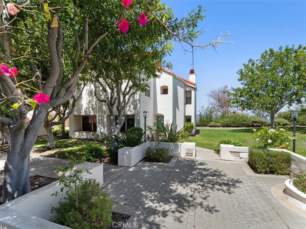 16130 Avenida Venusto