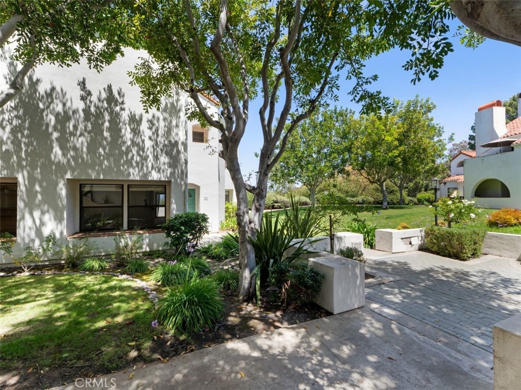 16130 Avenida Venusto