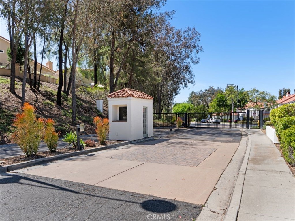 16130 Avenida Venusto