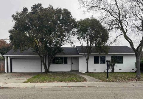 Photo of 212 E Longview Avenue, Stockton, CA 95207 (MLS # ML82028940)