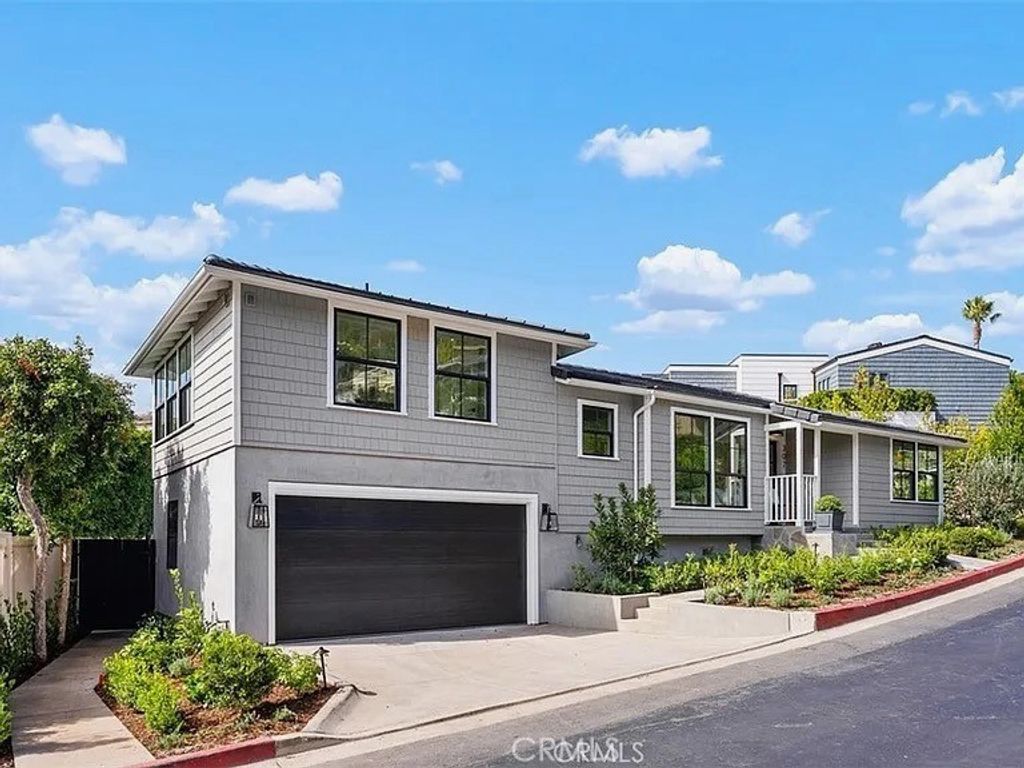 Photo of 307 Emerald, Laguna Beach, CA 92651 (MLS # LG26118644)