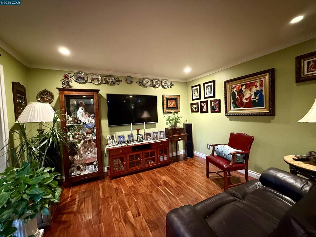 1036 Oak Grove Rd 105