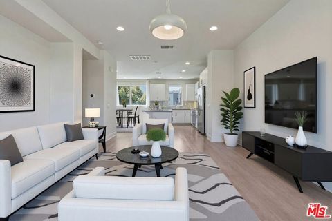 Photo of 5118 Melrose Avenue, Los Angeles, CA 90038 (MLS # 26833465)