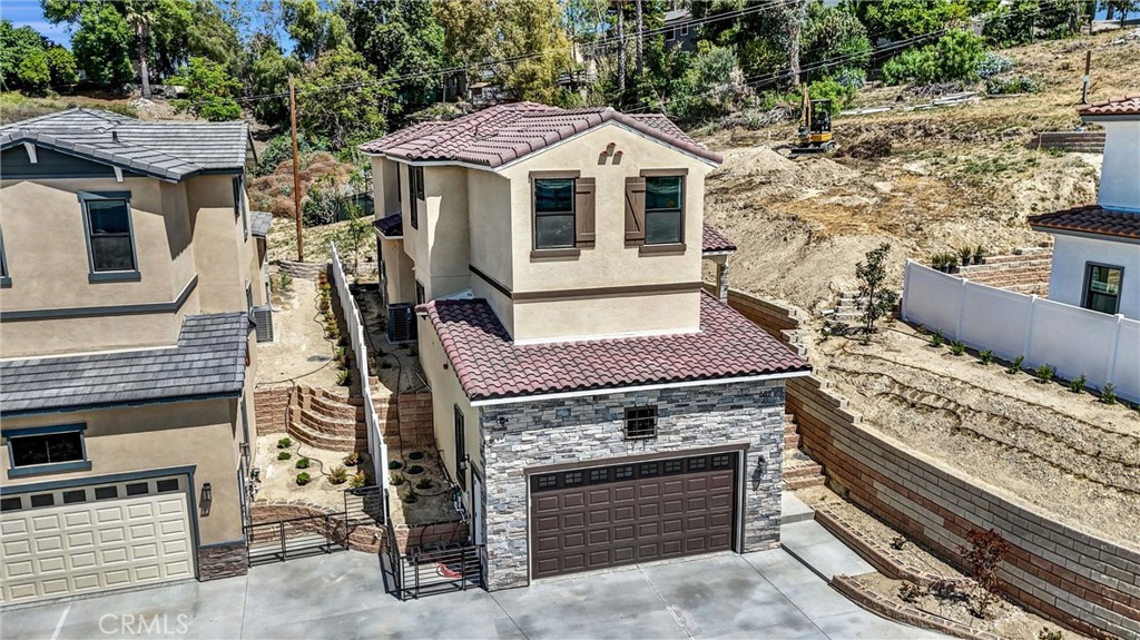 689 Castlehill Dr
