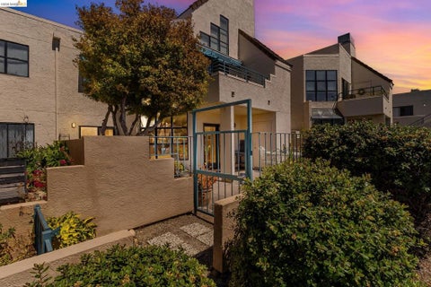 Photo of 159 Nantucket Lane Ln, Vallejo, CA 94590 (MLS # 41139324)