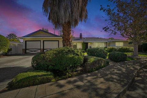 Photo of 10211023 Golf Court, Mountain View, CA 94040 (MLS # ML82025231)