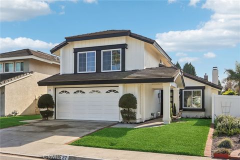 Photo of 27 New Meadow, Irvine, CA 92614 (MLS # OC25272955)