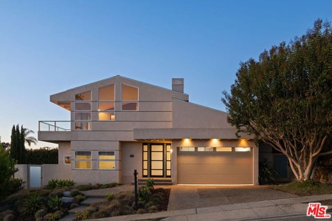 Photo of 641 25TH Street, Hermosa Beach, CA 90254 (MLS # 26105196)