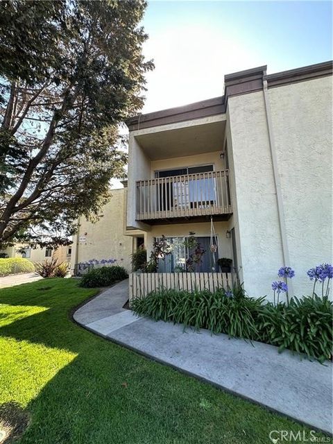 Photo of 432 Edgehill Dr, Oceanside, CA 92054 (MLS # OC26095972)