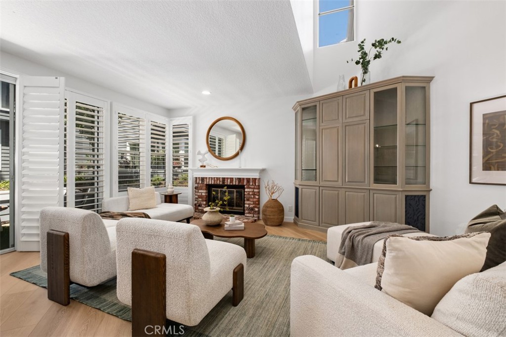 251 Chesterfield, Newport Beach CA 92660 - Photo 6