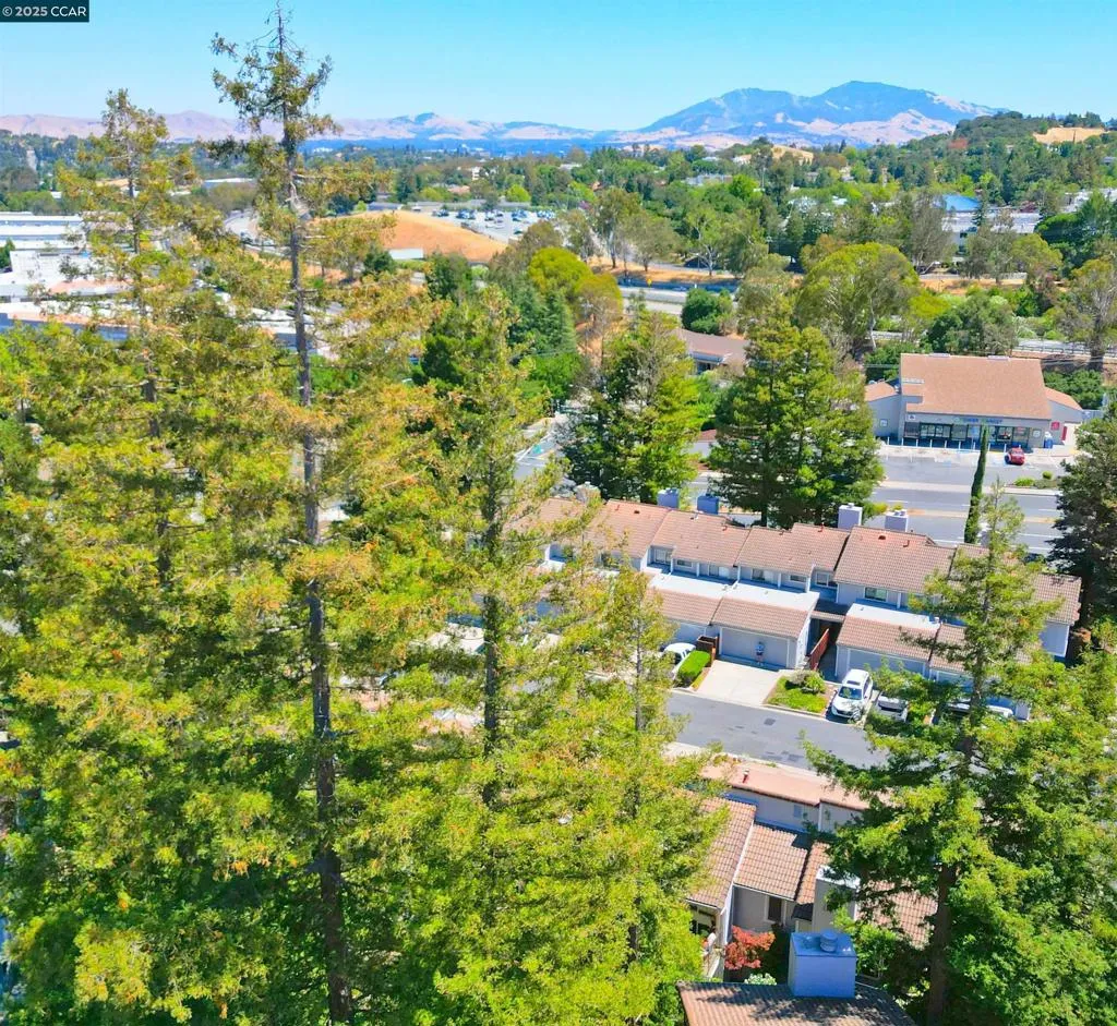 Martinez, California 94553, United States, 3 Bedrooms Bedrooms, ,3 BathroomsBathrooms,Residential,Active,193420