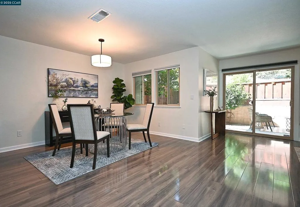 Martinez, California 94553, United States, 3 Bedrooms Bedrooms, ,3 BathroomsBathrooms,Residential,Active,193420