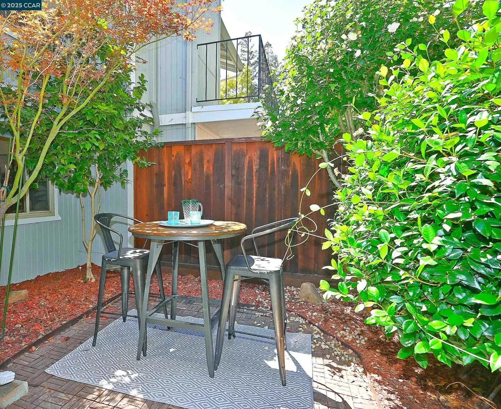 Martinez, California 94553, United States, 3 Bedrooms Bedrooms, ,3 BathroomsBathrooms,Residential,Active,193420