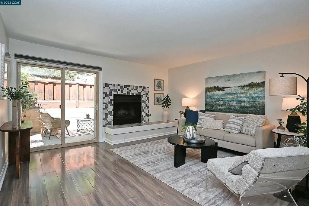 Martinez, California 94553, United States, 3 Bedrooms Bedrooms, ,3 BathroomsBathrooms,Residential,Active,193420