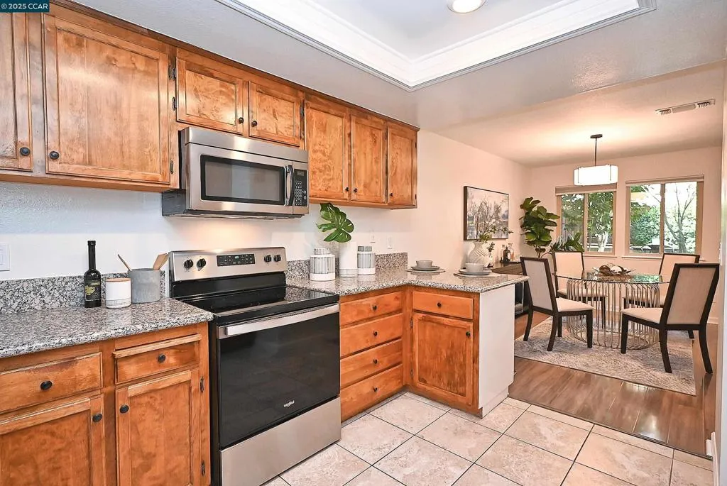 Martinez, California 94553, United States, 3 Bedrooms Bedrooms, ,3 BathroomsBathrooms,Residential,Active,193420