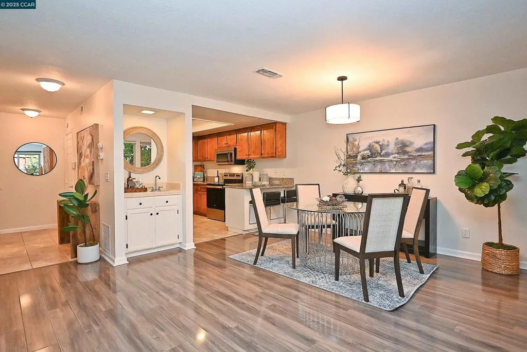 Martinez, California 94553, United States, 3 Bedrooms Bedrooms, ,3 BathroomsBathrooms,Residential,Active,193420