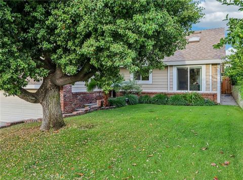 Photo of 1016 La Feliz Dr, Redlands, CA 92373 (MLS # IV26049105)