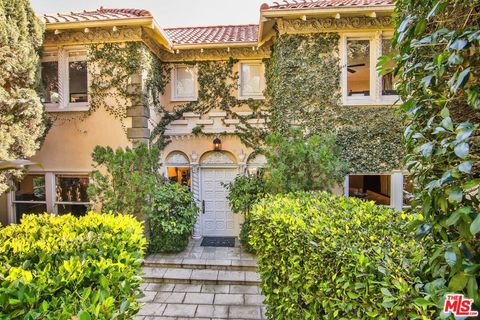 Photo of 2022 Whitley Avenue, Los Angeles, CA 90068 (MLS # 25612229) Photo of 2022 Whitley Avenue, Los Angeles, CA 90068 (MLS # 25612229)