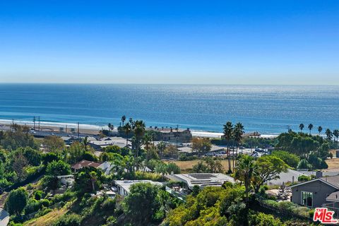 Photo of 6240 Tapia Drive #D, Malibu, CA 90265 (MLS # 25561177) Photo of 6240 Tapia Drive #D, Malibu, CA 90265 (MLS # 25561177)