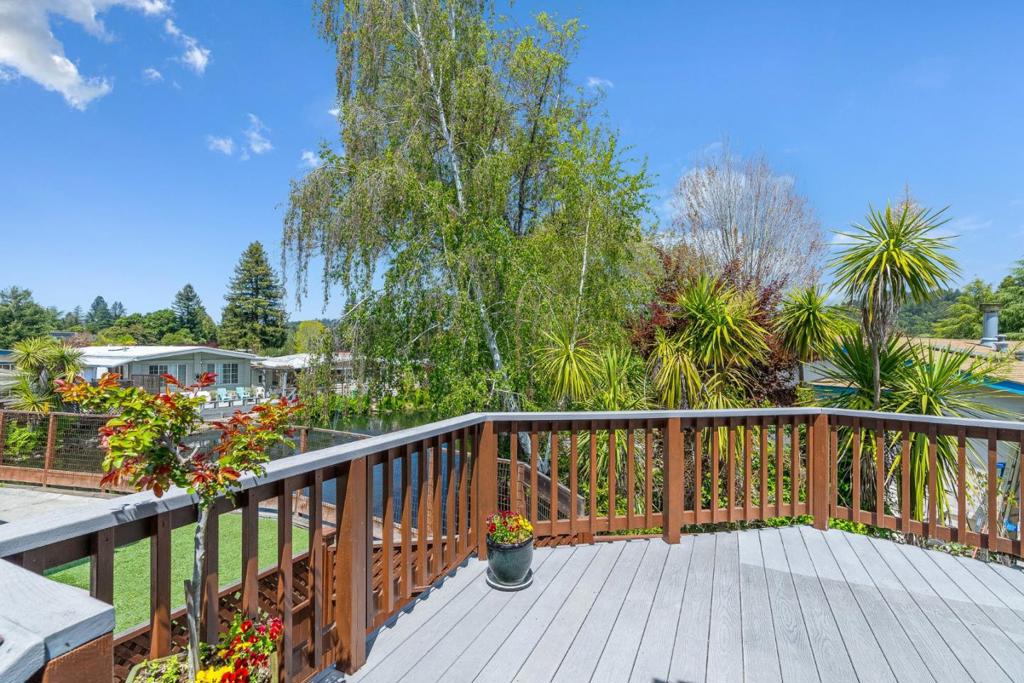 444 Whispering Pines