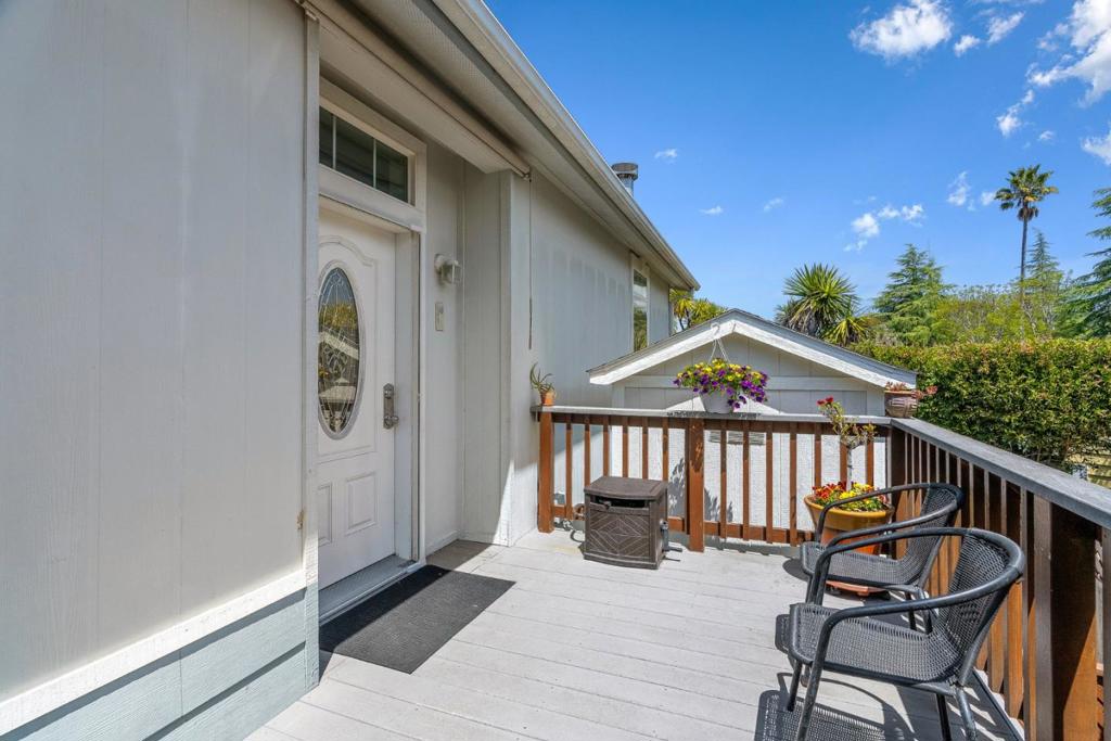 444 Whispering Pines