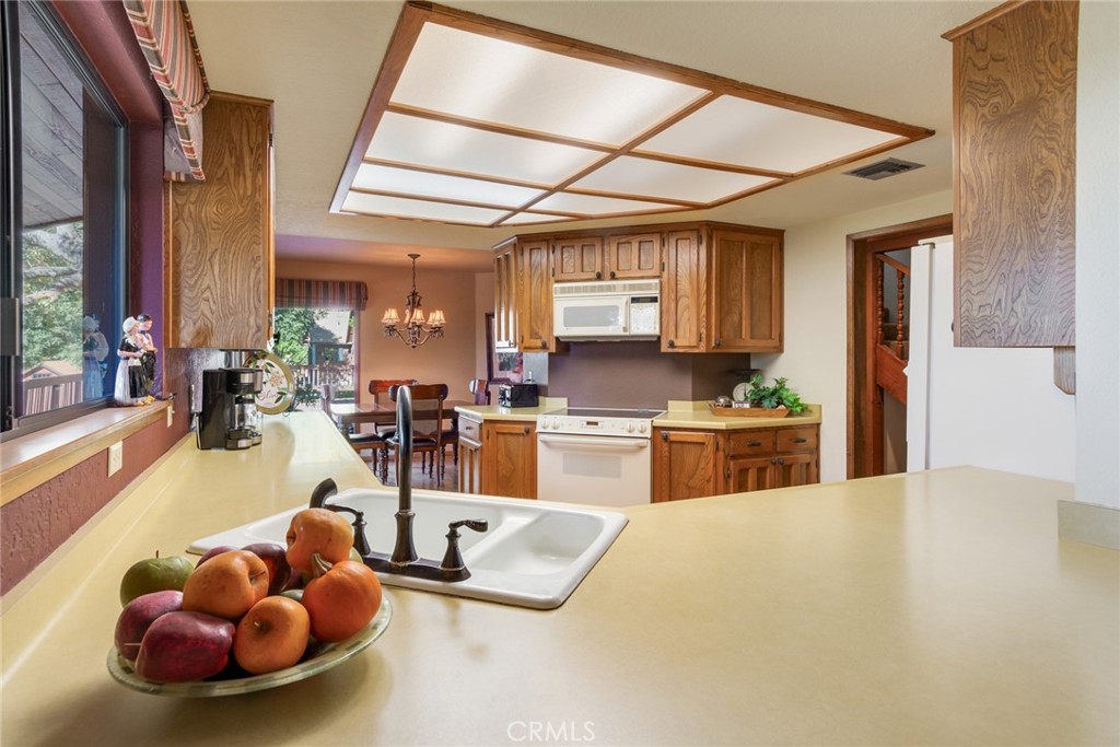 Yucaipa, California, 92399, United States, 4 Bedrooms Bedrooms, ,5 BathroomsBathrooms,Residential,Active,1990591