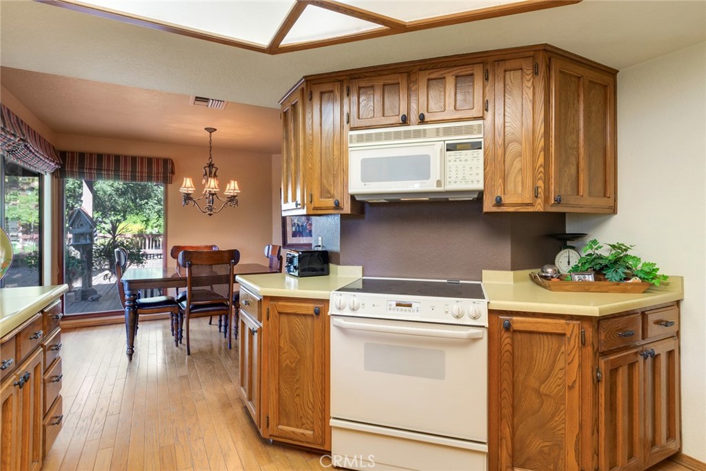 Yucaipa, California, 92399, United States, 4 Bedrooms Bedrooms, ,5 BathroomsBathrooms,Residential,Active,1990591