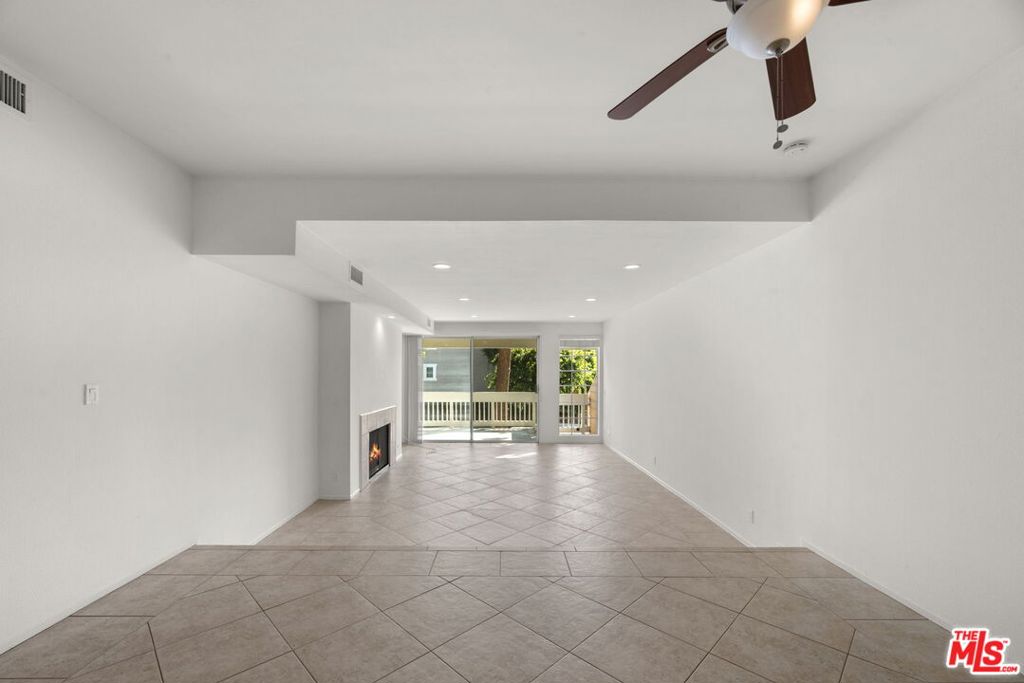 4342 Redwood Avenue C115