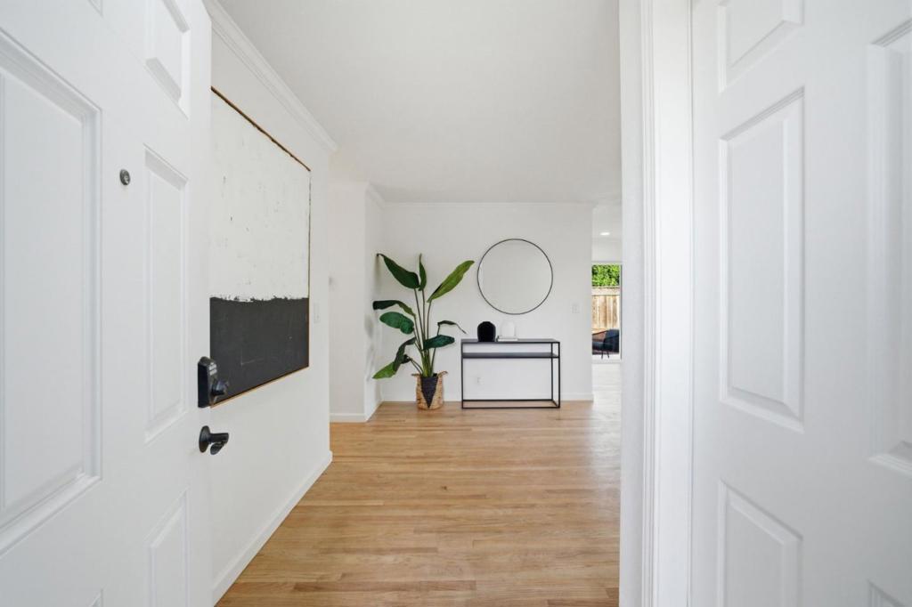 560 Biscayne Court
