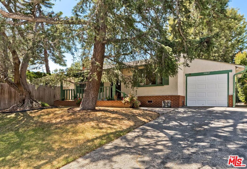 Discover an exceptional opportunity at 10845 Woodbine Street, Los Angeles. Positioned near Westside Village, this expansive 7,707 sq. ft. lot invites you to build your dream home or remodel the existing 896 sq. ft. residence, featuring 2 bedrooms and 1 bathroom. The spacious grounds offer endless possibilities for crafting a beautiful, personalized sanctuary. Embrace the potential of this location and create a unique living experience tailored to your vision.