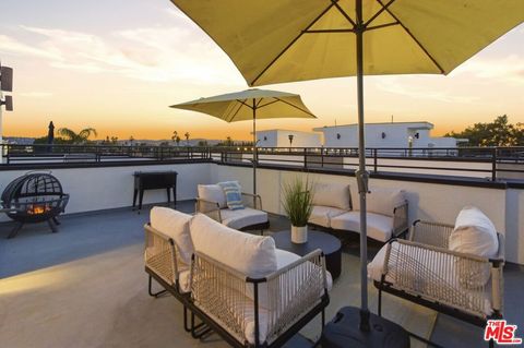 Photo of 6707 N Sepulveda Boulevard, Van Nuys, CA 91411 (MLS # 26679041)