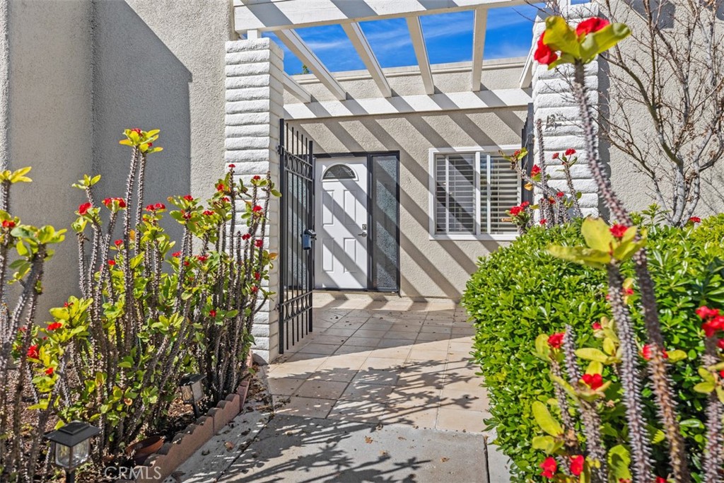 2005 Via Mariposa W B