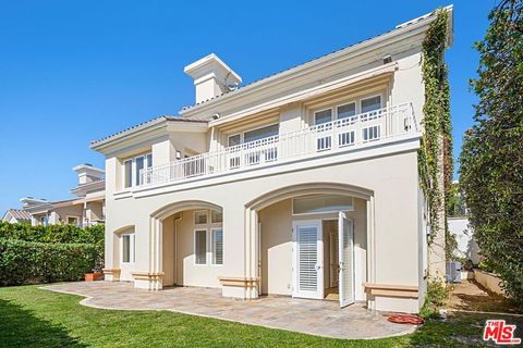 Photo of 16646 Calle Brittany, Pacific Palisades, CA 90272 (MLS # 26662873)