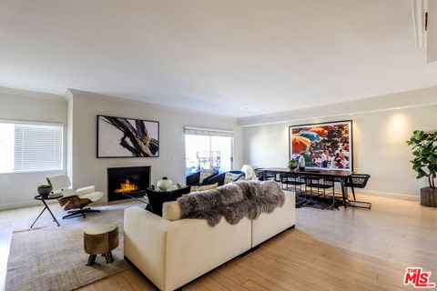 Photo of 121 S Palm Drive #404, Beverly Hills, CA 90212 (MLS # 26666279)