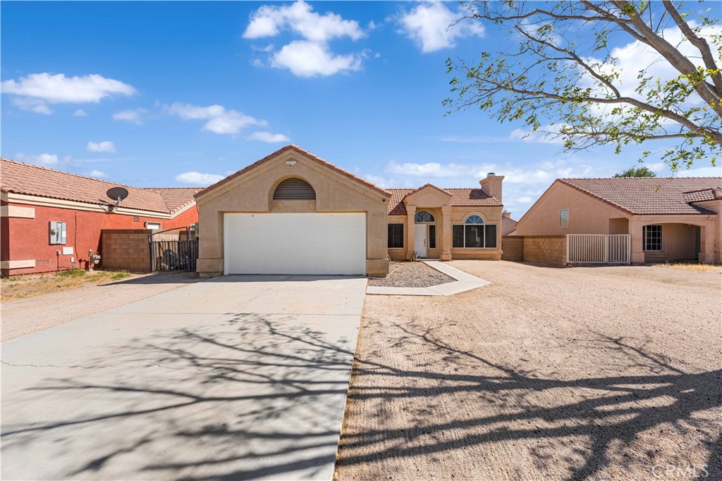 The only pool home you'll find in East Rosamond in this area!!! Come see this great starter home that's perfect for your family. Laminate flooring throughout the home. Perfect for a first-time Buyer. The kitchen has a granite countertop. The property has Solar. See this home today.