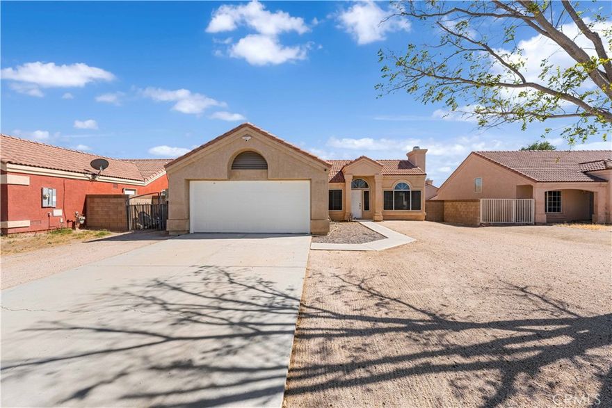 The only pool home you'll find in East Rosamond in this area!!! Come see this great starter home that's perfect for your family. Laminate flooring throughout the home. Perfect for a first-time Buyer. The kitchen has a granite countertop. The property has Solar. See this home today.